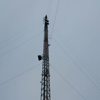 Do GMRS Repeaters need to transmit a call sign?